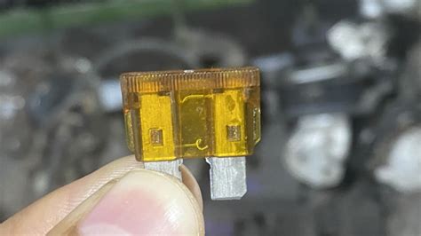 Pulling the 7.5 amp fuse 